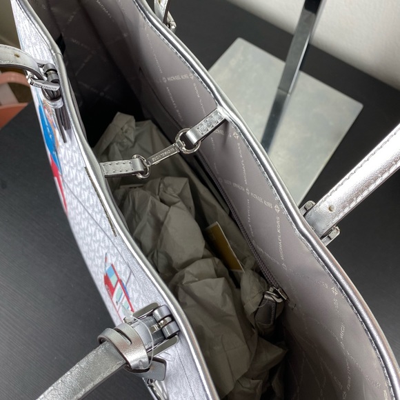 Michael Kors Jet Set Travel MD Carryall Tote Girls Graphic - Picture 6 of 9